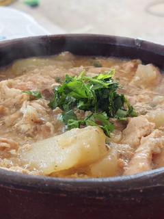 Una foto de Ajiaco de Pollo Asado 🍲