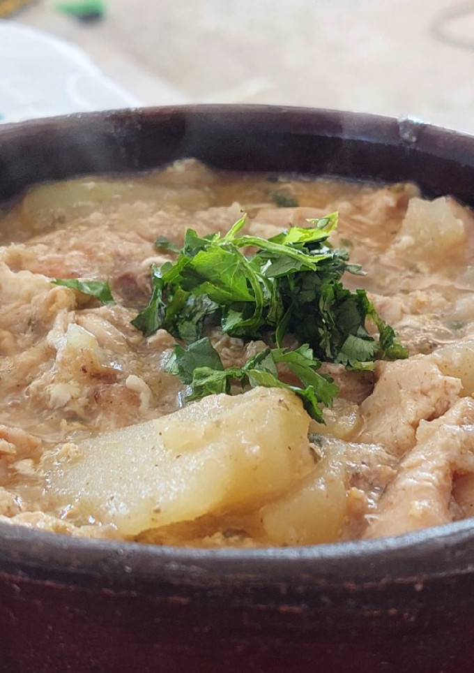 Una foto de Ajiaco de Pollo Asado 🍲