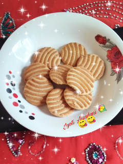 A picture of Whole wheat biscuit with jaggery.