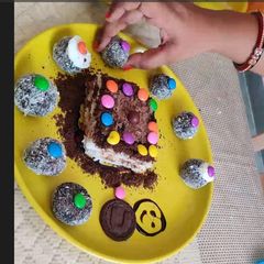 A picture of Fireless cake with oreo biscuit.