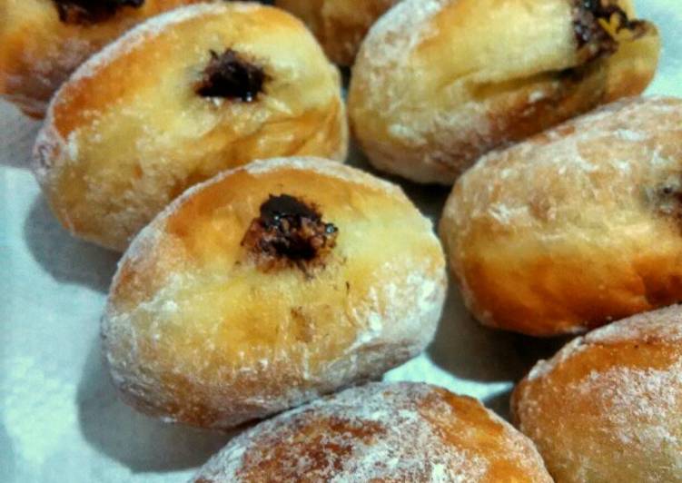 Bomboloni (Italian doughnut)