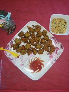 A picture of Mix daal pakode.