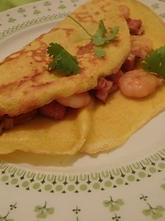 Vietnami kurkumás palacsinta garnélával (banh xeo) recept fotója