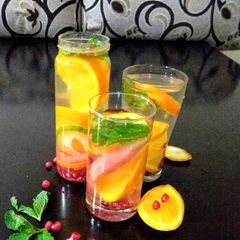 A picture of Lemon Detox Water.