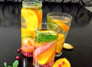 A picture of Lemon Detox Water.