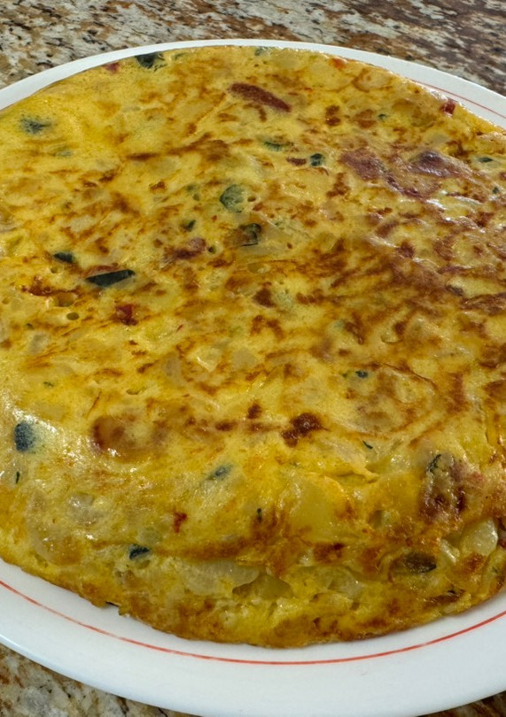 Una foto de Tortilla de patatas y calabacín