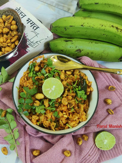 कच्चे केले की फराली खिचड़ी(kacche kele ki farali khichdi recipe in Hindi) रेसिपी मुख्य फोटो