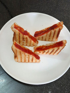 ग्रिल सैंडविच(grill sandwich recipe in Hindi) रेसिपी मुख्य फोटो