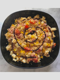 Foto di Cous cous con mais, mortadella, mozzarella, pomodori e aceto balsamico🌽🍅