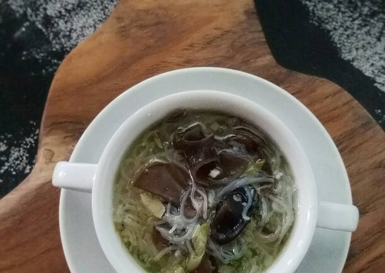 Cara Gampang Menyiapkan Sup Bihun Jamur Kuping Sederhana Anti Gagal