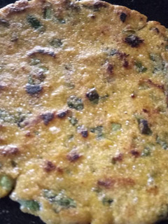 मक्की और पालक का परांठा (Makki Aur palak ka parontha recipe in hindi) रेसिपी मुख्य फोटो