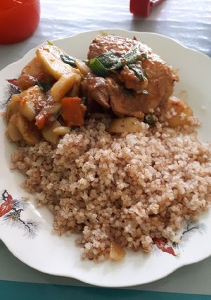 Una foto de Quinoa con estofado de pollo