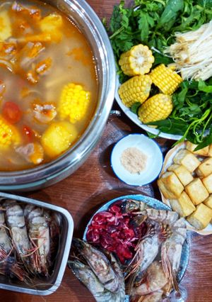 Hình của món Lẩu chua cay.