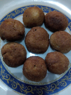 सूजी बेसन खस्ता कचौड़ी (Suji besan khasta kachodi recipe in Hindi) रेसिपी मुख्य फोटो