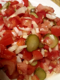 Una foto de Ensalada criolla con pepinillos..