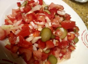 Una foto de Ensalada criolla con pepinillos..