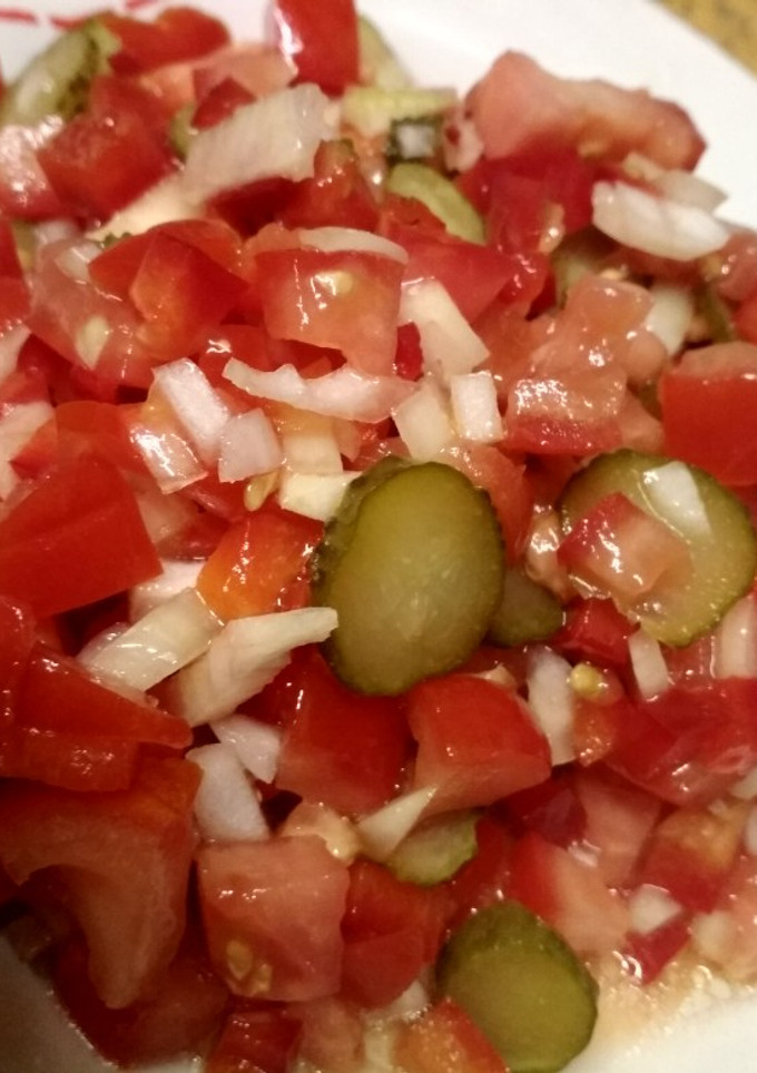Una foto de Ensalada criolla con pepinillos..