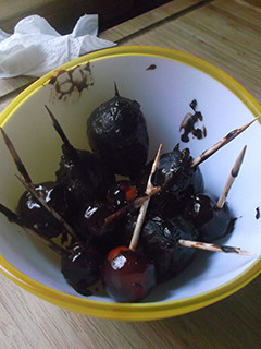 Una foto de Higos borrachos y cherrys con chocolate