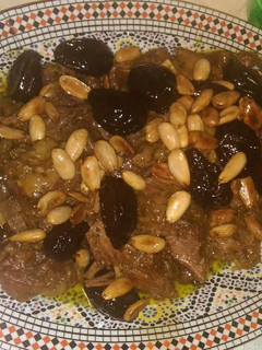 صورة لوصفة اللحم بالبرقوق واللوز
