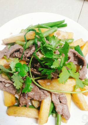 Hình của món Bò xào khoai tây.