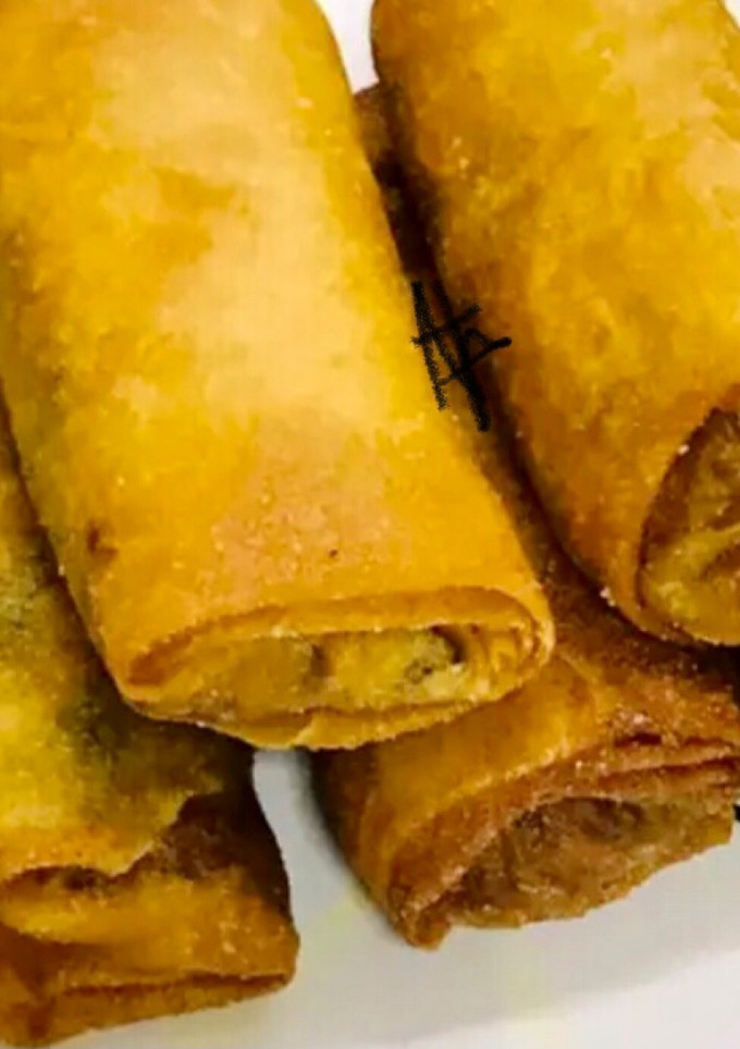 A picture of Chicken spring roll wrappers.
