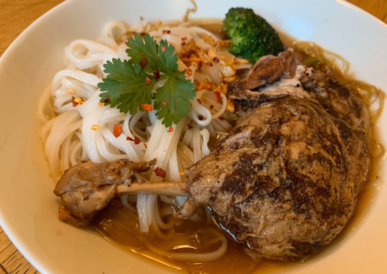 Slow cooker- duck with rice noodles