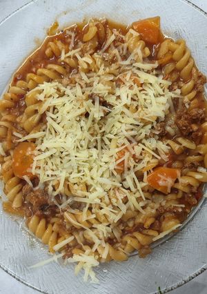 Una foto de Guiso tirabuzón con carne picada