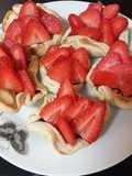 Cuajada de chocolate con fresas en tartaletas