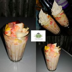 A picture of Yogurt fruits salad.