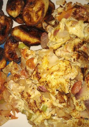 A picture of Nigerian Fried Plantain with eggs.