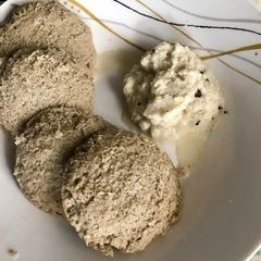 A picture of Bajra idli.