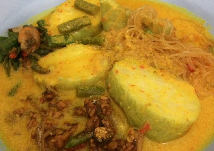 Resep Lontong sayur (kering tempe teri + bihun goreng + tauco udang + balado telur) simpel, Lezat