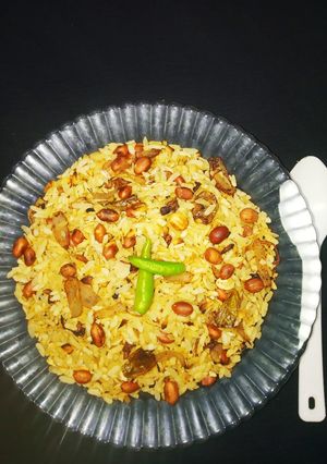 पोहा पीनट्स नमकिन (Poha Peanuts namkeen recipe in hindi) रेसिपी मुख्य फोटो