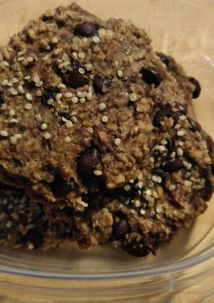 A picture of Chocolate Chip Vegan Bannan Cookies.