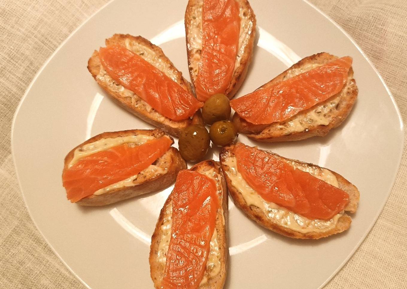 Smoked salmon starter