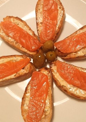 A picture of Smoked salmon starter.