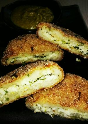 A picture of Paneer stuff kachori.