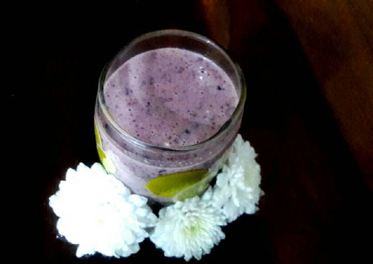 Steps to Make Quick Seasonal smoothie with Flaxseeds