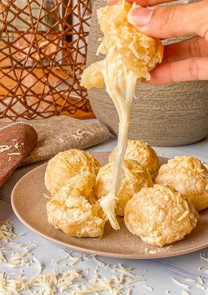 Una foto de Bolas de yuca y mozzarella