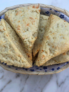 Una foto de Scones de queso tipo starbucks