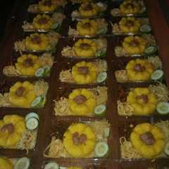 A picture of 50 mika nasi kuning sederhana (+prkiraan harga bahan).