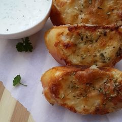 A picture of Cheesy garlic bread.