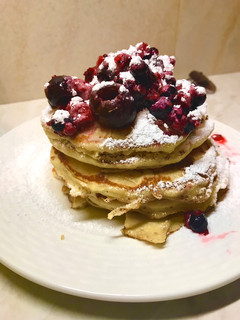 Φωτογραφία της συνταγής Pancakes 🥞 με πραλίνα και φρούτα του δάσους