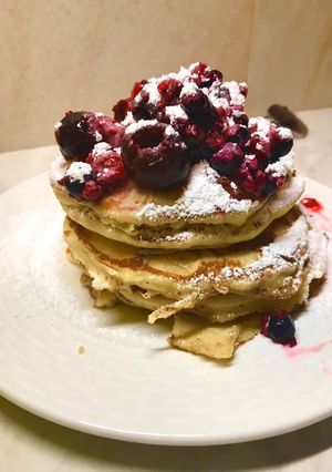 Φωτογραφία της συνταγής Pancakes 🥞 με πραλίνα και φρούτα του δάσους