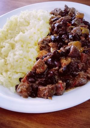 Una foto de Feijoada a mi manera