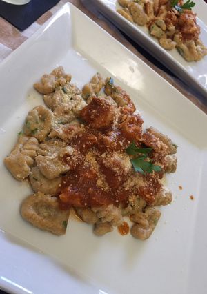 Una foto de Ñoquis de calabaza y harina de garbanzo, avena y sémola