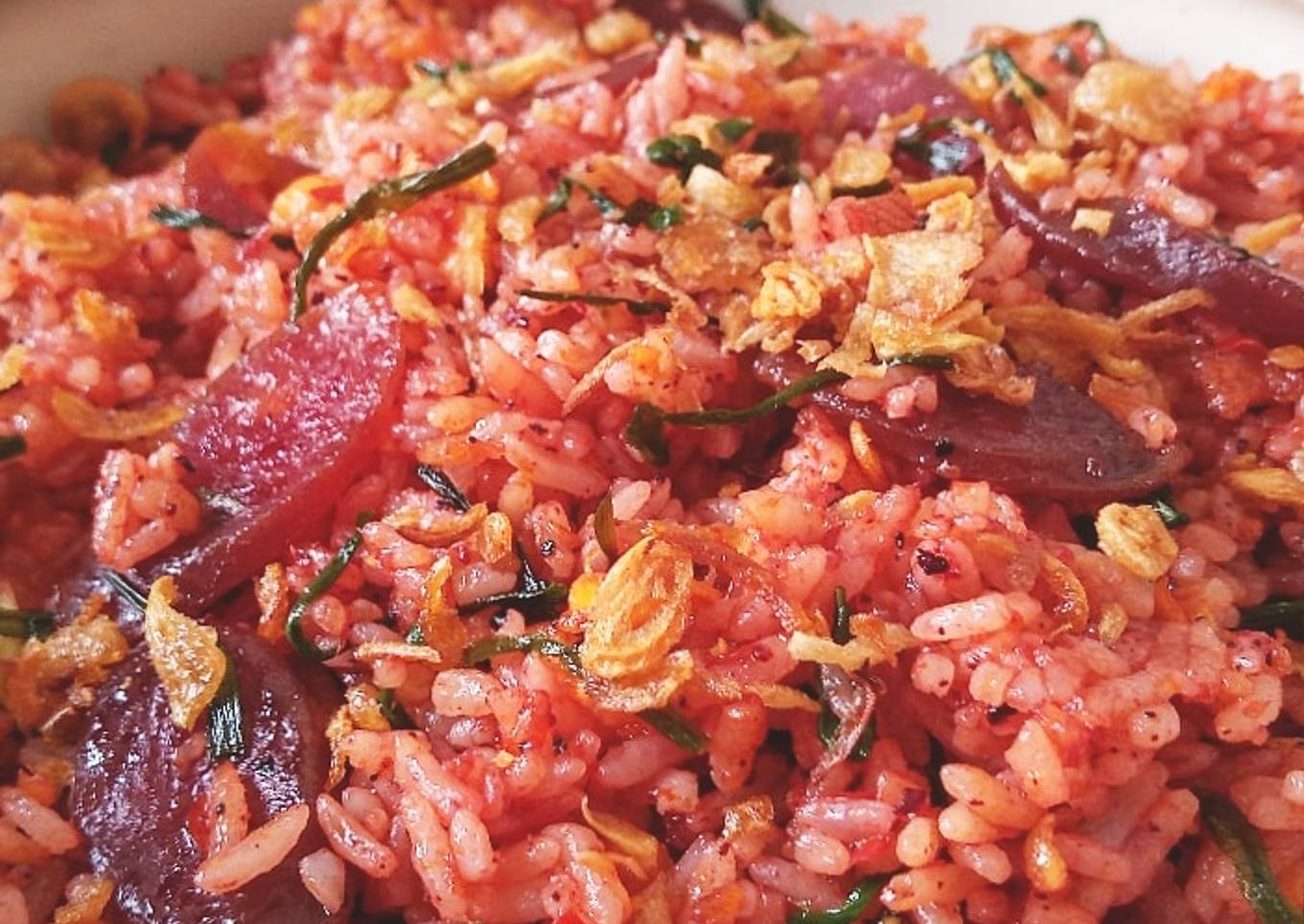 Nasi goreng merah (angkak)