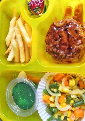 Foto resep Bekal anak sekolah bistik ayam Dan sauted vegie