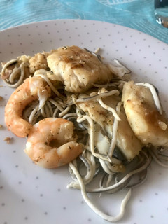 Una foto de Merluza con gulas