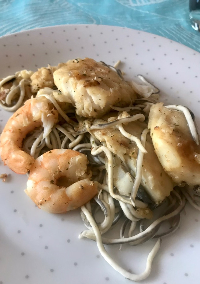 Una foto de Merluza con gulas